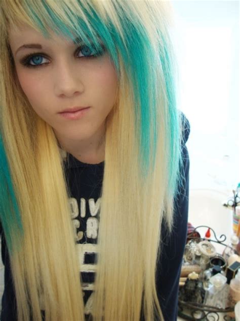 Blonde Hair With Turquoise Streaks And I Actually Like
