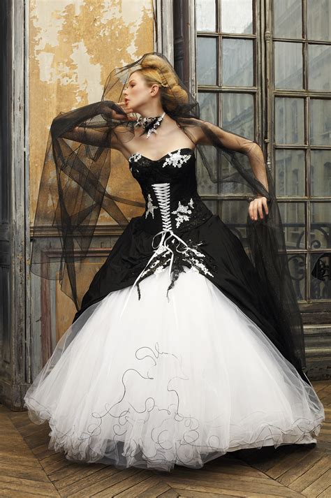The term originates from the white colour of the wedding dress, which first became popular with victorian era elites after queen victoria wore a white lace dress at her wedding. 30 Ideas of Beautiful Black and White Wedding Dresses ...