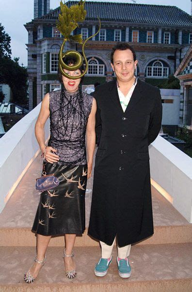 Isabella Blow Hats Off To A Legend Isabella Blow Fashion Contemporary Outfits