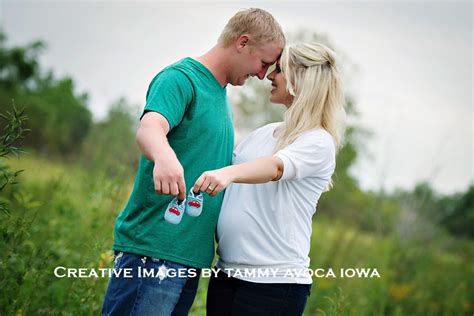 12 Beautiful Outdoor Pregnancy Photography Ideas