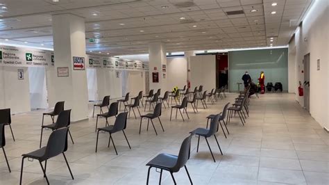 Con prenotazione tramite call center con. Vaccino per i lombardi da 60 a 64 anni: prenotazioni dalla ...