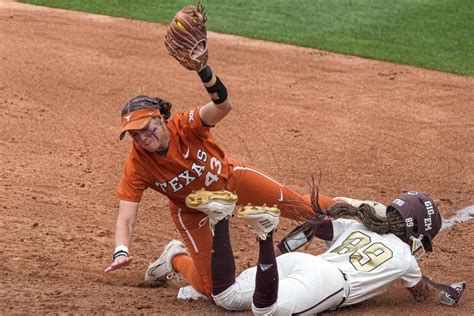Texas Swing Longhorns Softball Team Hopes To Tune Out Crowd At Tennessee