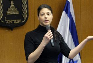 ברוך השם, לכבוד הוא לי, שאני מתראיינת ומדברת עם הציבור החרדי. גלי צה"ל חוגגים 60 | קריאה לסרבנות בחגיגות 60 לגלי צה"ל - ערוץ 7