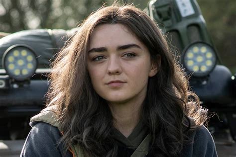 Game Of Thrones Maisie Williams Sends Fans Wild As She Gives First