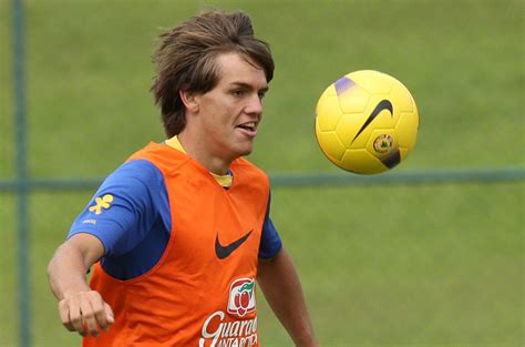 Analysis toloi has missed the last two matches because of a thigh strain. BLOG CLEUBER CARLOS: Goiás Vendeu Rafael Toloi Por 3 ...