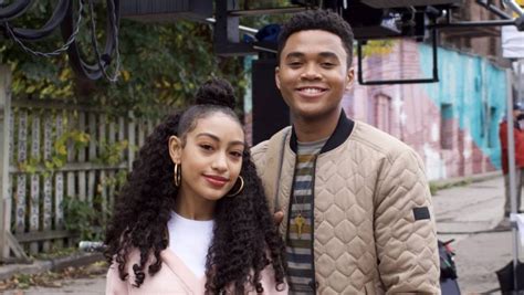 L'adolescent, magasinier dans la boutique. Disney+ Original Movie Sneakerella Begins Production for a ...