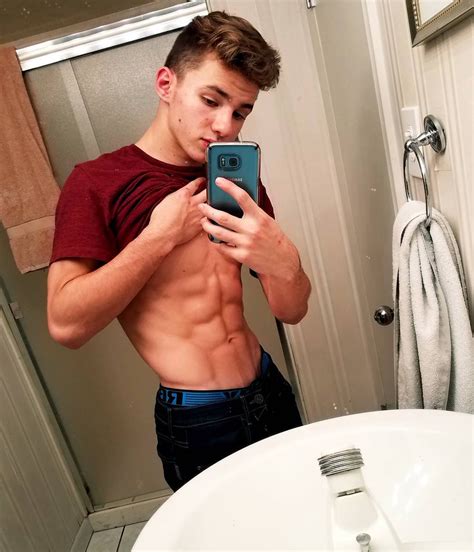Abs Mirror Selfie Download The Perfect Mirror Selfie Pictures Infuzionit