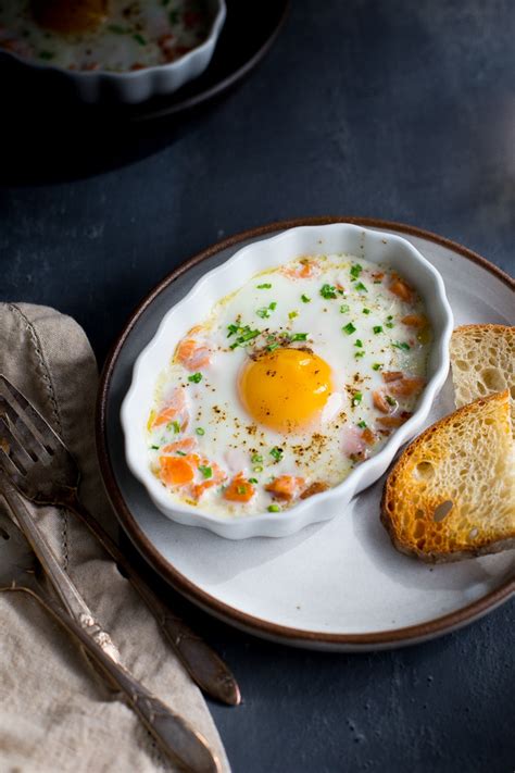 This smoked salmon breakfast toast calls for 2 teaspoons of fresh dill. Baked Eggs with Smoked Salmon and Chives - Taming of the Spoon