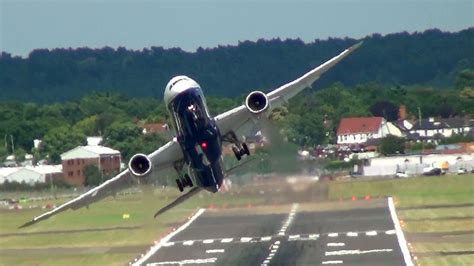 Technology Today Boeing 787 Dreamliner Wows With Near Vertical Takeoff