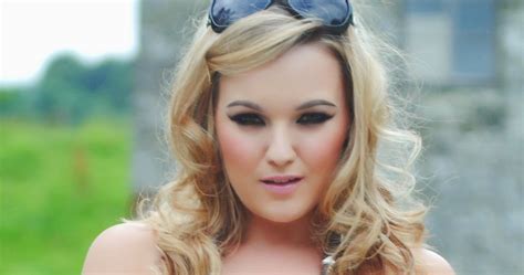 Jodie Gasson Strips Outdoors From Her Secret Agent