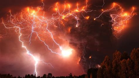 Free Download Volcano Eruption Lightning Hd Wallpaper Background Images