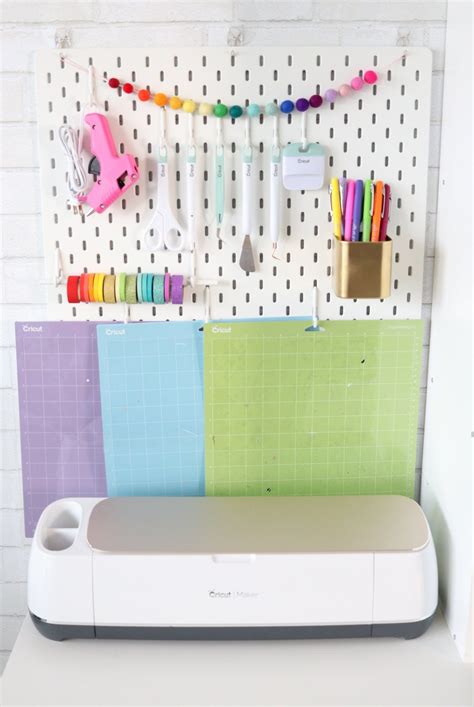 Cricut craft room comes with a font & basic shape cartridge as well as a bunch of mini projects and symbol cartridges that are offered for a limited time. Create A Cricut Craft Room On A Budget | Cricut craft room ...