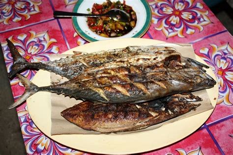 Ikan bakar bukan saja enak namun juga lebih lengkap. Resep Ikan Tongkol Bakar Pedas | Resep Masakan Indonesia