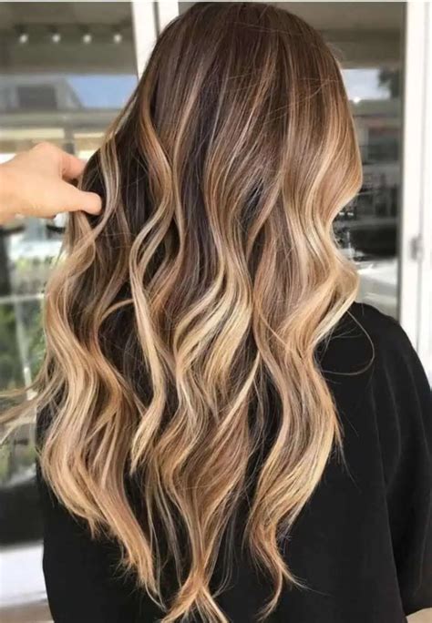 Cuál es el corte y color adecuado para las mechas balayage