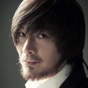 He started out in 1986 as the vocalist for sinawe. Yim Jae-beom - Bio, Facts, Family | Famous Birthdays