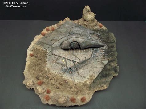 Though their method of propulsion was never elaborated on. Gary Salerno's ID4 Alien Attacker diorama - CultTVman's ...