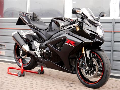 Great savings & free delivery / collection on many items. Suzuki Gsx-r 1000 K7 - RH Motoren