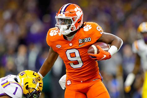 Download Running Back Travis Etienne Wallpaper