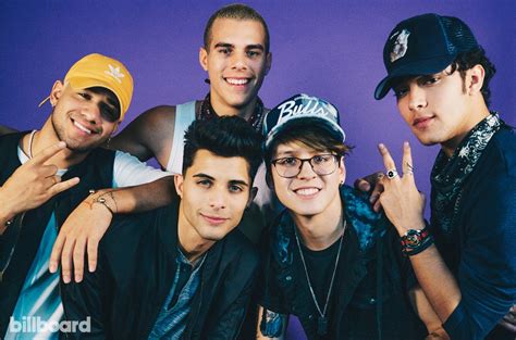 Cnco for those who don't know is a latin american boyband. CNCO Perform 'Mamita,' 'Se Vuelve Loca' & 'Reggaeton Lento ...