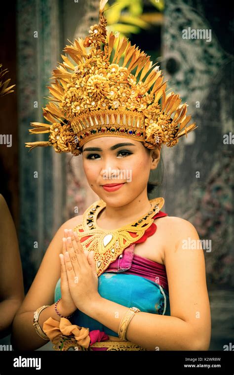 Traditional Balinese Dance Dress Hi Res Stock Photography And Images