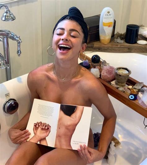 Sarah Hyland Sexy Poses Flashing Her Nude Tits On Social Media Aznude