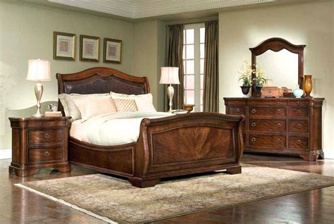 Legacy Classic Heritage Court Leather Sleigh Bedroom Collection B800