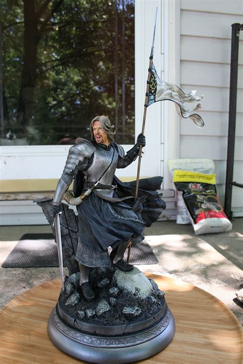 Different Setup Of Boromir Statue Torwp2012