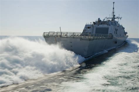 Lcs 1 Uss Freedom Performs A High Speed Run During Builders Trials