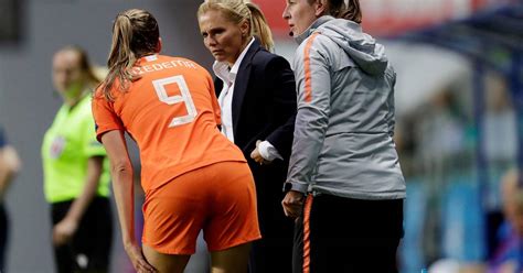 De basis van het we zijn natuurlijk er benieuwd naar de prestaties van het turks voetbalelftal op het ek voetbal en. Scorende Miedema moet komend duel mogelijk missen: 'Waarom ...