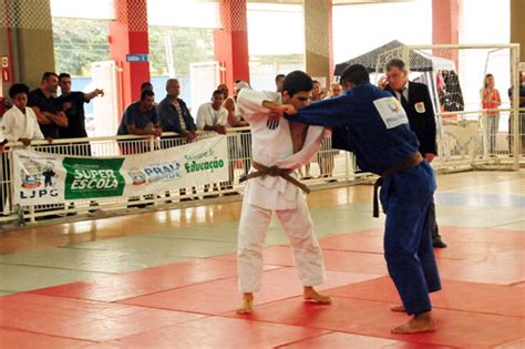 jogada esportiva judocas ganham seis medalhas no troféu yokichi kimura