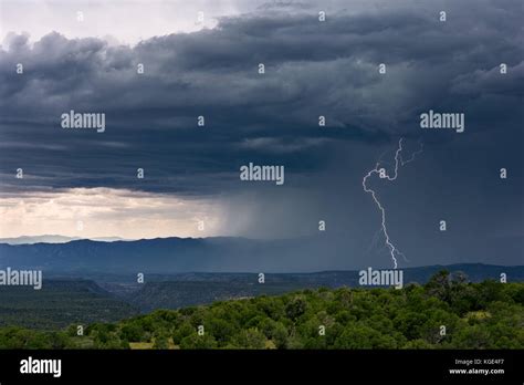 Raining Thunderstorm Hi Res Stock Photography And Images Alamy