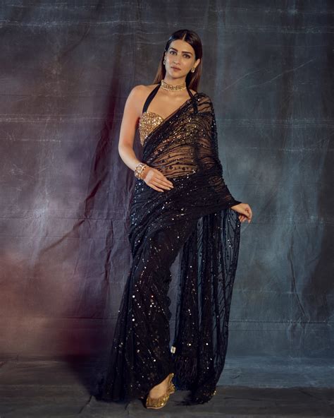 kriti sanon s black dilnaz karbhary look is a lesson on pairing saris with a bustier