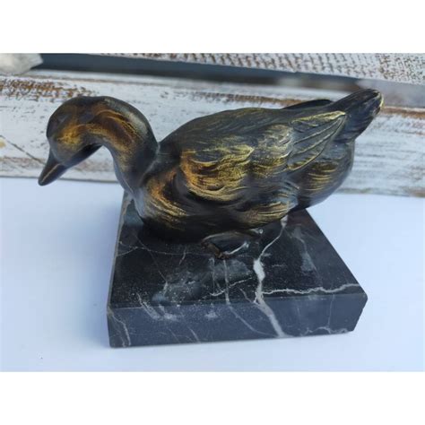 Kleine Bronze Ente Auf Einem Marmorsockel Vintage