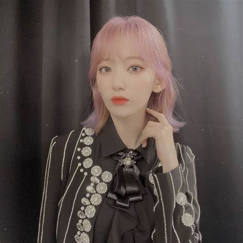 30 Photos That Prove Iz One S Sakura With Pink Hair Is A Cultural Reset Koreaboo