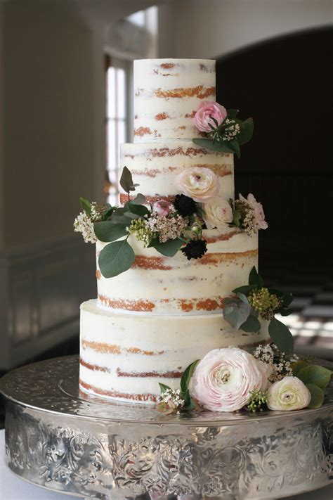 15 Wedding Cakes With Roses That Will Water Your Mouth
