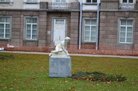 Статуя "Нимфа", Санкт-Петербург, г. Пушкин, Екатерининский парк, у Картинка - Статуя "Нимфа", Санкт-Петербург, г. Пушкин, Екатерининский парк, у