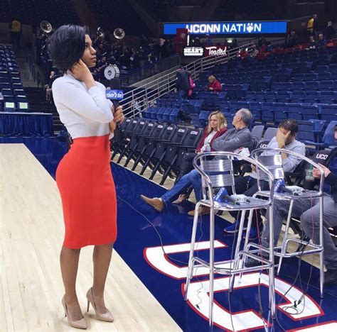 What Yall Think About Sports Reporter Taylor Rooks Page Sports Hip Hop Piff The Coli
