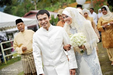 Gambar menteri tak pakai face mask dipadamkan. Perkahwinan Anak Lelaki Anwar Ibrahim | omaQ.org