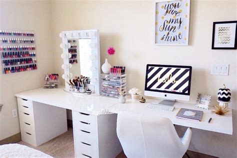 With a desk as the foundation, the only limit is imagination. Styling Ideas for Teen Girls Desks - The Organised Housewife
