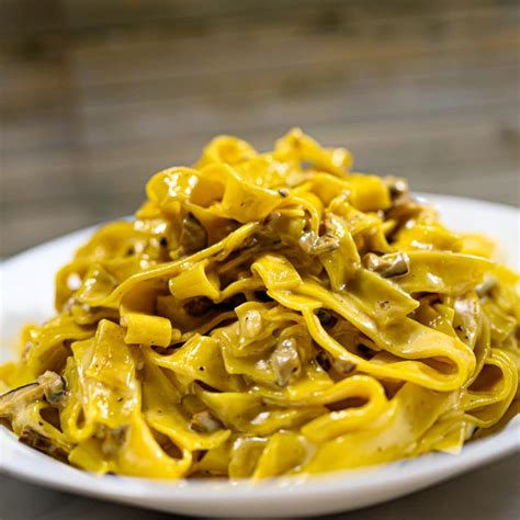 Tagliatelle ai Funghi (Pasta with Mushrooms) - Skinny Spatula