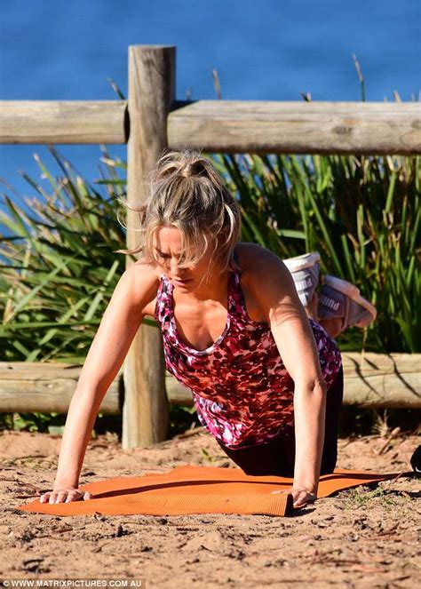 Very Im Press Ive Sam Frost Shows Off Her Strength Doing Push Ups On