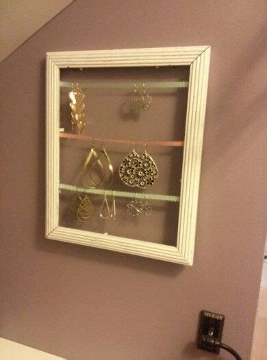 The crafty blog stalker is a website filled with diy step by step craft tutorial ideas. DIY Earring holder from a picture frame | Diy earring ...