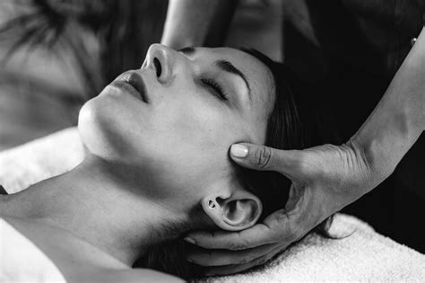 Premium Photo Craniosacral Therapy Or Cst Massage Of Womans Head