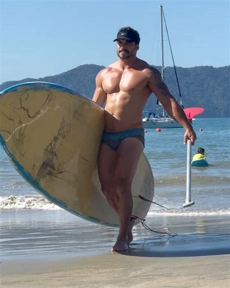 Diego Mineiro XXL’s Instagram profile post: “Quem curte ? 🌊🌞” | Man swimming, Handsome men, Men