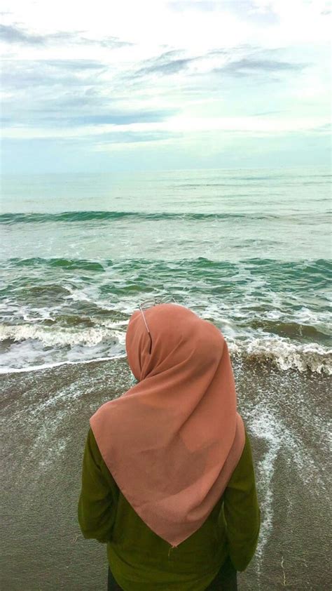 Foto Aesthetics Hijab Di Pantai Matamu
