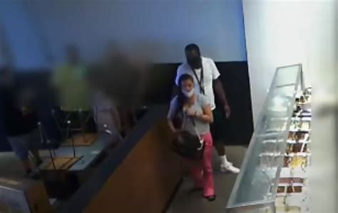 Woman Threatens Chipotle Employees With Gun After They Tell Her Theyre