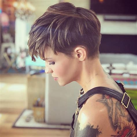 This is an example of extreme asymmetry that leaves several long locks framing the face. Messy Pixie Haircuts to Refresh Your Face, Women Short ...