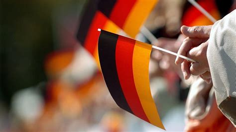 Jahrestag der deutschen einheit am donnerstag ihren offiziellen höhepunkt. Tag der Deutschen Einheit: Ost-West-Vergleich | NDR.de ...