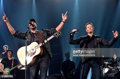 Blake Shelton Luke Bryan Photos And Premium High Res Pictures Getty