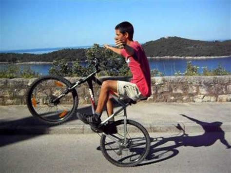 By pure cycles 8 years ago. Longest No-Handed Bicycle Wheelie 03:20,25 min/sec ...